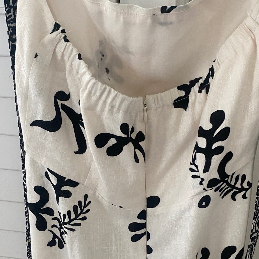 Elegant Black and White Maxi Dress - Picture 4 of 5